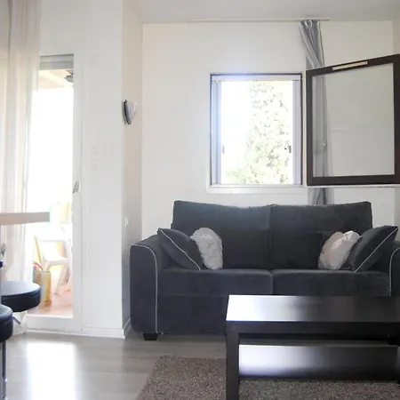 Confortable A 25 M² Avec Piscine Partagee 니스