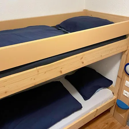 Confortable A 25 M² Avec Piscine Partagee 니스